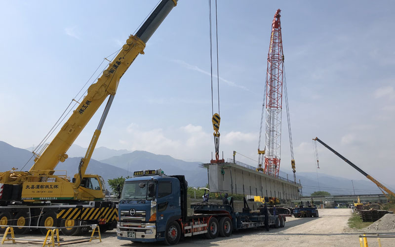 香川県クレーン協同組合｜私たちはクレーンで未来を建設するクレーン業界の協同組合です